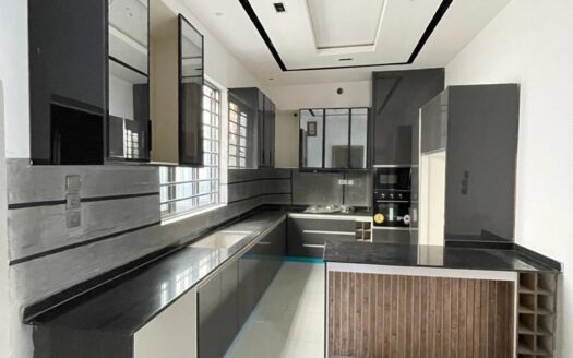 Fully Furnished 5 Bedroom Duplex