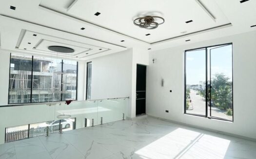 5 Bedroom Detached Luxury House