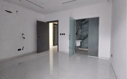 Luxury 4 Bedroom Terrace House