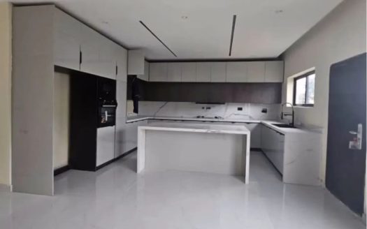 Luxury 4 Bedroom Terrace House