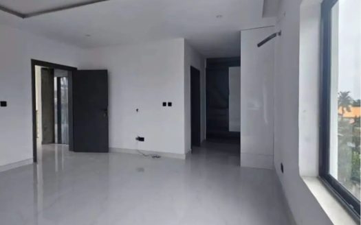 Luxury 4 Bedroom Terrace House