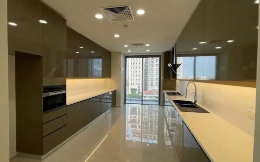 Luxury High-rise 4 Bedroom Apartment With 2Bq On The 21st Floor For Rent.