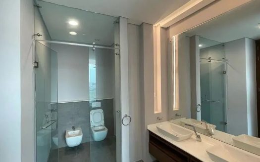 Luxury High-rise 4 Bedroom Apartment With 2Bq On The 21st Floor For Rent.