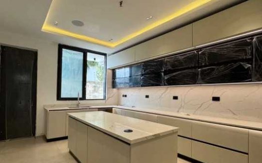 Top-Luxury 6 Bedroom Mansion