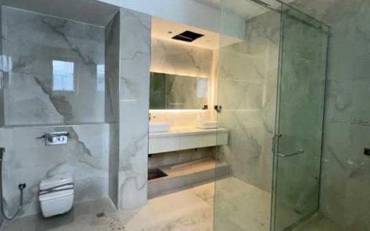 Top-Luxury 6 Bedroom Mansion