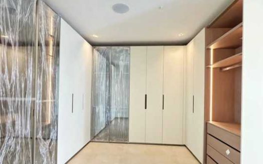 Top-Luxury 6 Bedroom Mansion