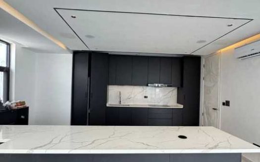 Top-Luxury 6 Bedroom Mansion