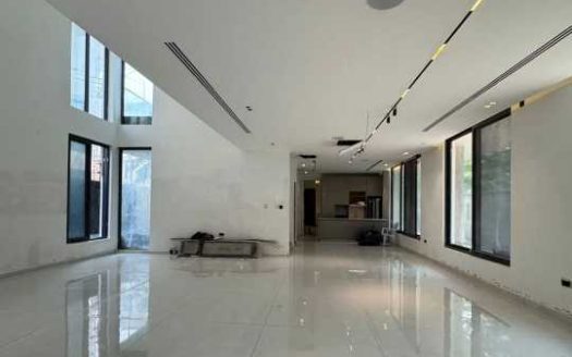 Top-Luxury 6 Bedroom Mansion