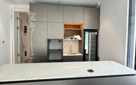 Top-Luxury 6 Bedroom Mansion