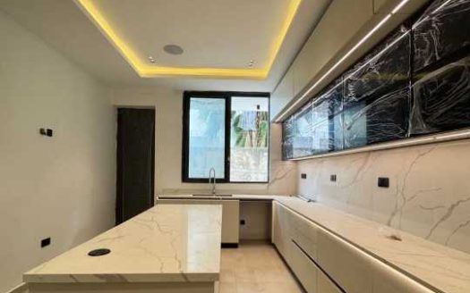 Top-Luxury 6 Bedroom Mansion