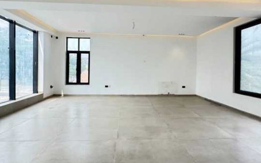 Top-Luxury 6 Bedroom Mansion