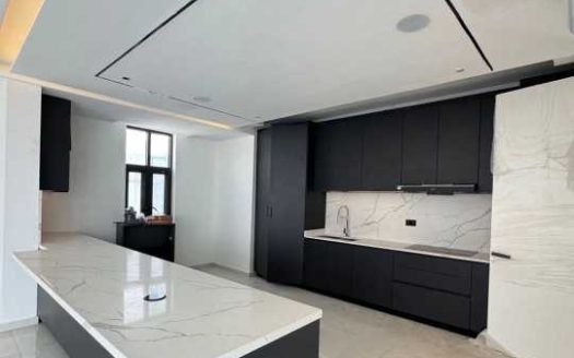 Top-Luxury 6 Bedroom Mansion