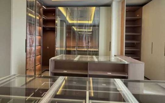 Top-Luxury 6 Bedroom Mansion