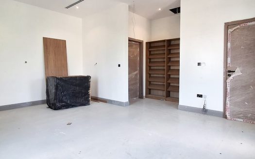 ULTRA-MODERN 4 BEDROOM TOWNHOUSE