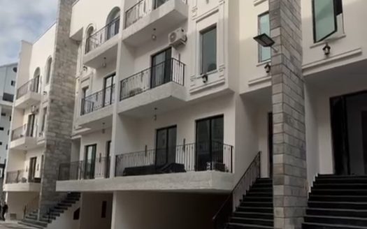 ULTRA-MODERN 4 BEDROOM TOWNHOUSE