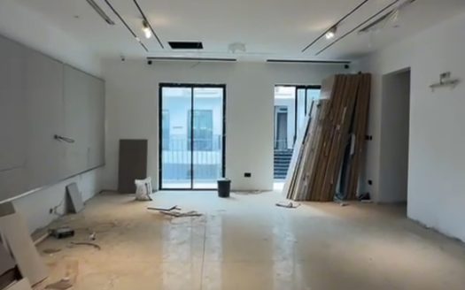 ULTRA-MODERN 4 BEDROOM TOWNHOUSE