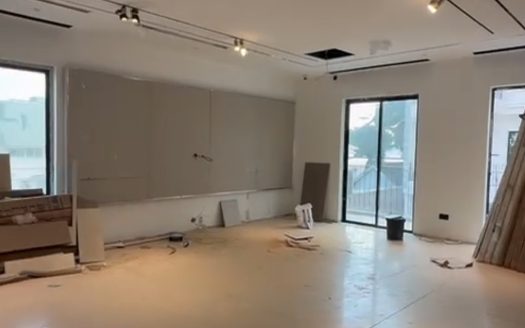 ULTRA-MODERN 4 BEDROOM TOWNHOUSE
