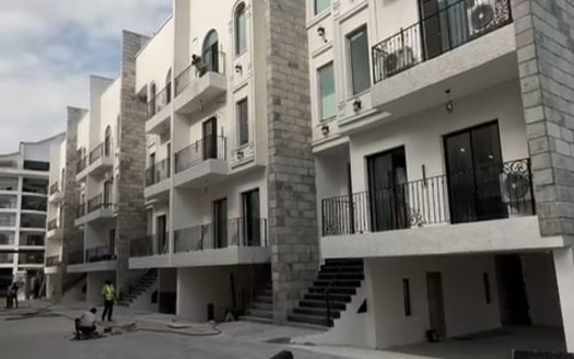 ULTRA-MODERN 4 BEDROOM TOWNHOUSE