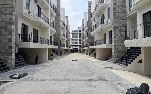 ULTRA-MODERN 4 BEDROOM TOWNHOUSE