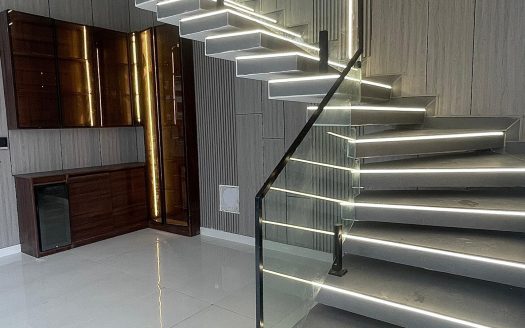 AUTOMATED 5BDR, DETACHED DUPLEX