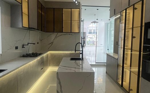 AUTOMATED 5BDR, DETACHED DUPLEX