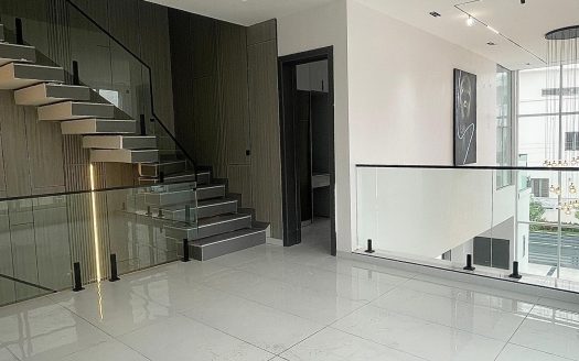 AUTOMATED 5BDR, DETACHED DUPLEX