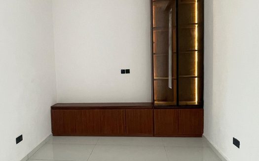 AUTOMATED 5BDR, DETACHED DUPLEX