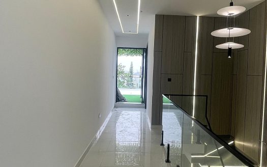 AUTOMATED 5BDR, DETACHED DUPLEX