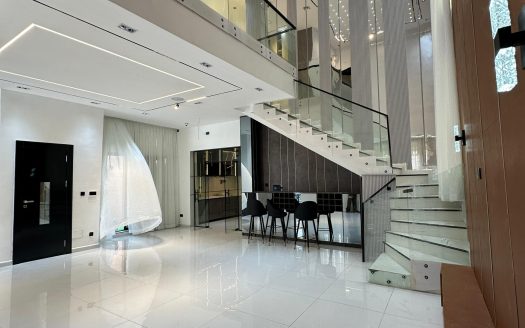Luxury 5 Bdrm Fully Detached Home