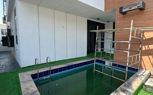 Luxury 5 Bdrm Fully Detached Home