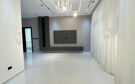 Luxury 5 Bdrm Fully Detached Home