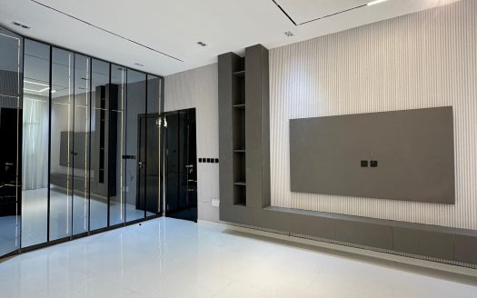 Luxury 5 Bdrm Fully Detached Home