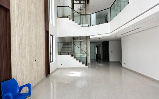 Luxury 6 Bedroom Detached Home