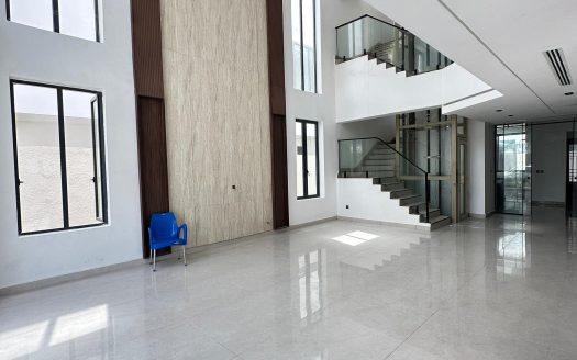 Luxury 6 Bedroom Detached Home