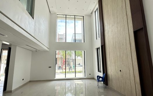 Luxury 6 Bedroom Detached Home