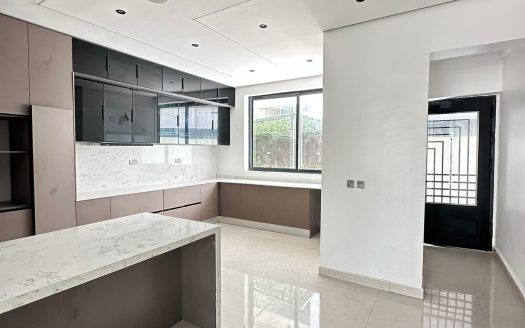 Luxury 6 Bedroom Detached Home