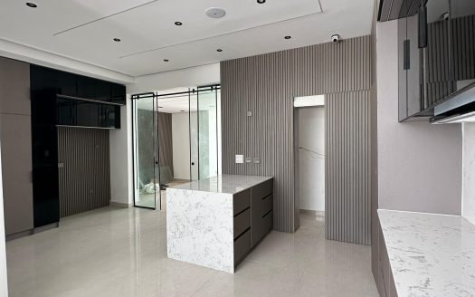 Luxury 6 Bedroom Detached Home
