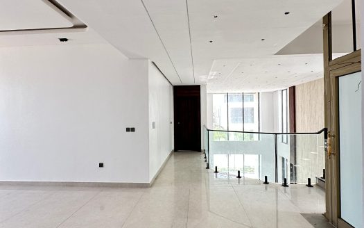 Luxury 6 Bedroom Detached Home