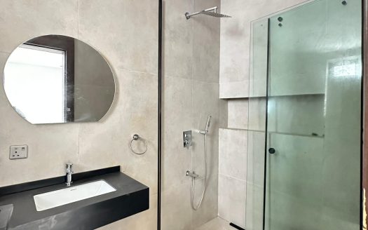 Luxury 6 Bedroom Detached Home