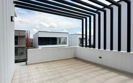 Luxury 6 Bedroom Detached Home