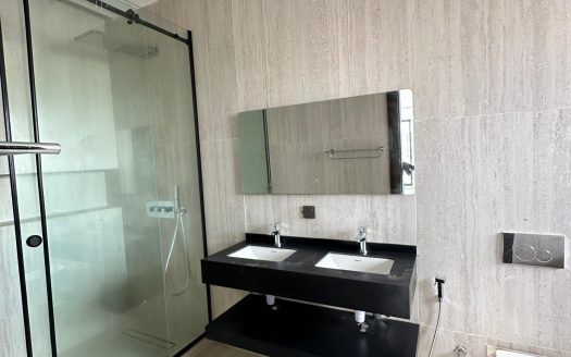 Luxury 6 Bedroom Detached Home