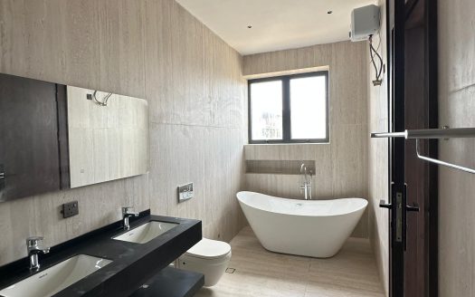 Luxury 6 Bedroom Detached Home