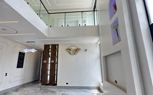 Luxury 5 Bedroom Semi-Detached