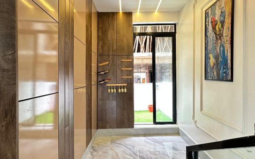 Luxury 5 Bedroom Semi-Detached