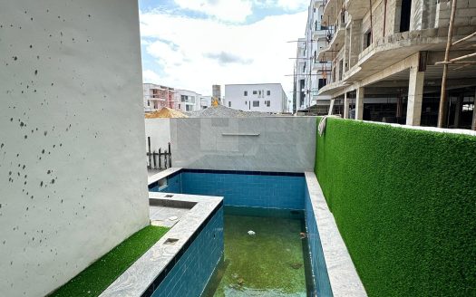 Luxury 5 Bedroom Semi-Detached