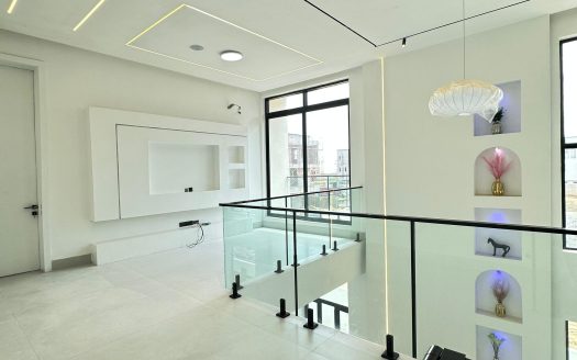 Luxury 5 Bedroom Semi-Detached