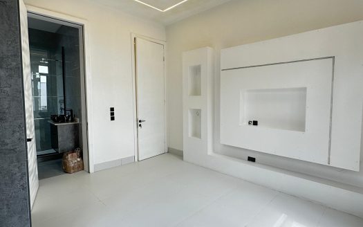 Luxury 5 Bedroom Semi-Detached