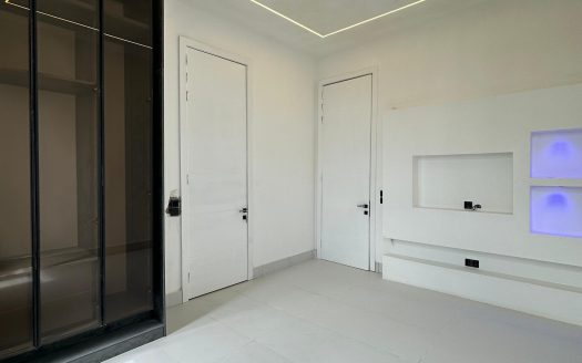 Luxury 5 Bedroom Semi-Detached