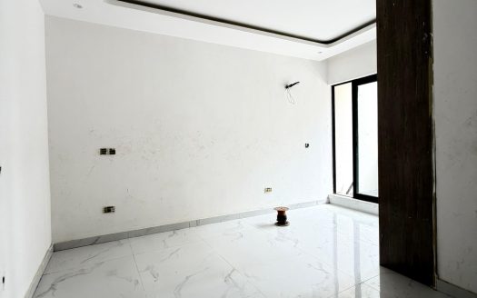 Spacious 2 Bedroom Apartment.