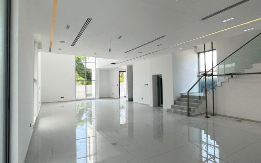 Luxury 5 Bedroom Detached Home